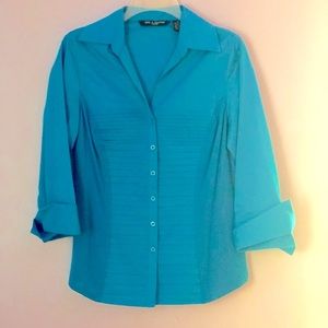 NEVER WORN BUTTON DOWN BLOUSE